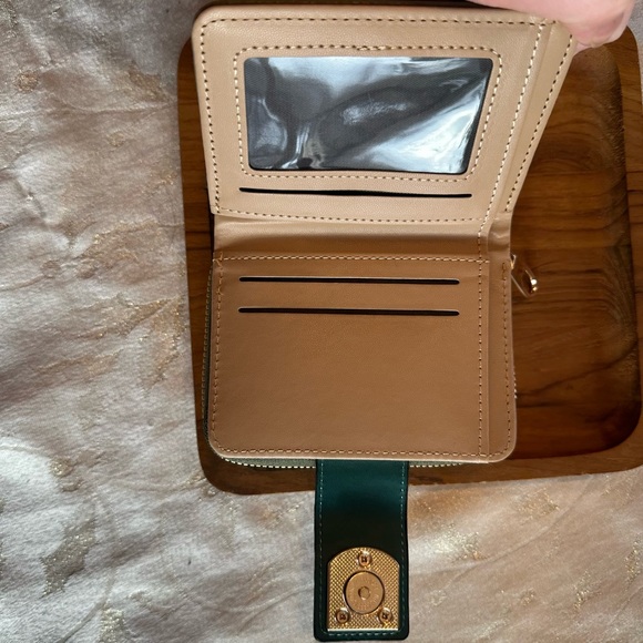 Compact Wallet Green Colorblock - Picture 3 of 9